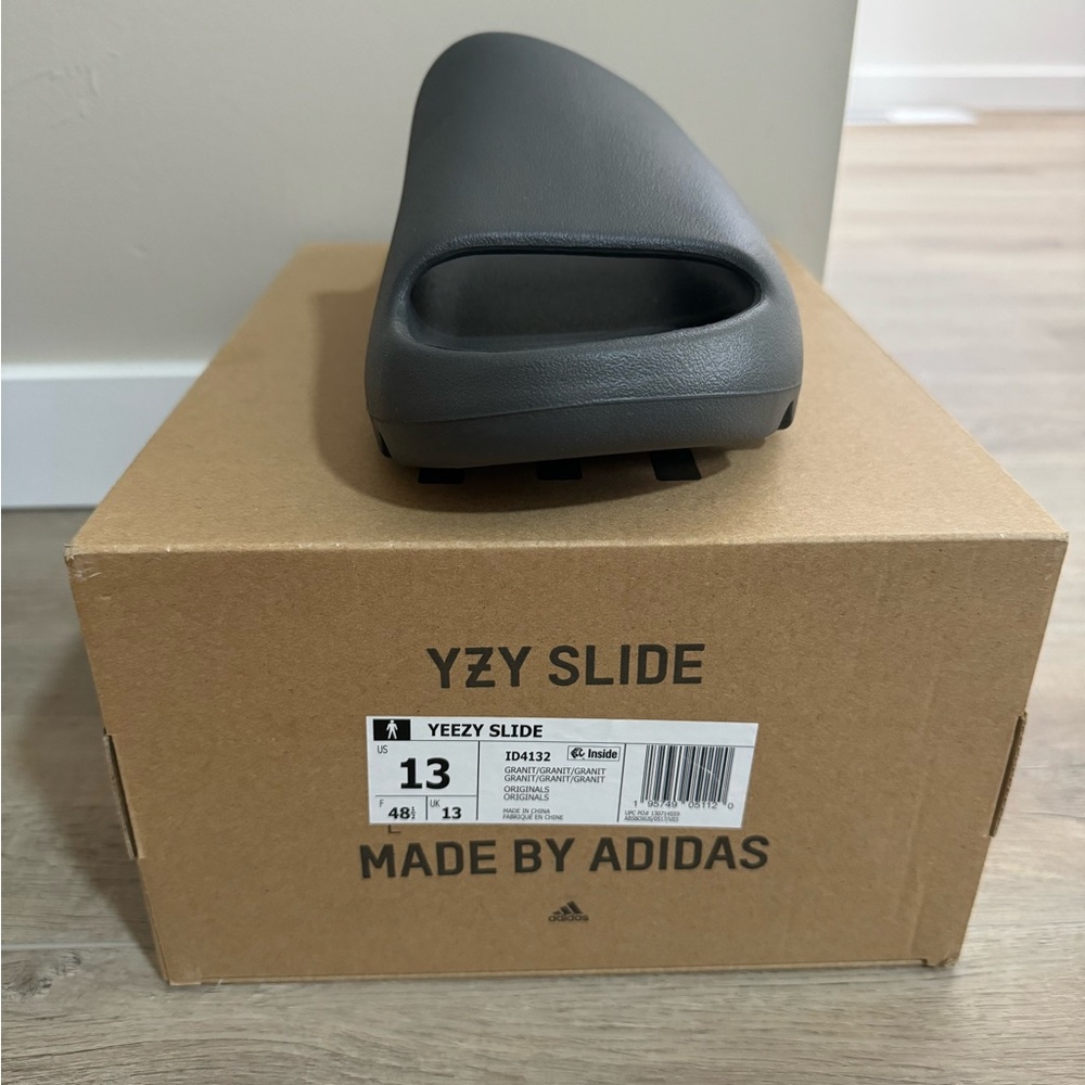 Adidas Yeezy Slide in Gray